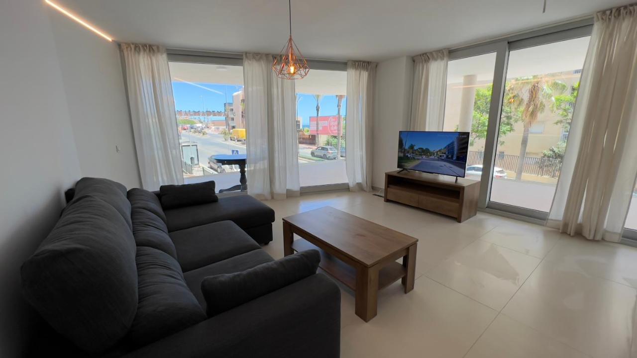 פואנגירולה 2Bedroom Beach Front Unit Wave Collection מראה חיצוני תמונה